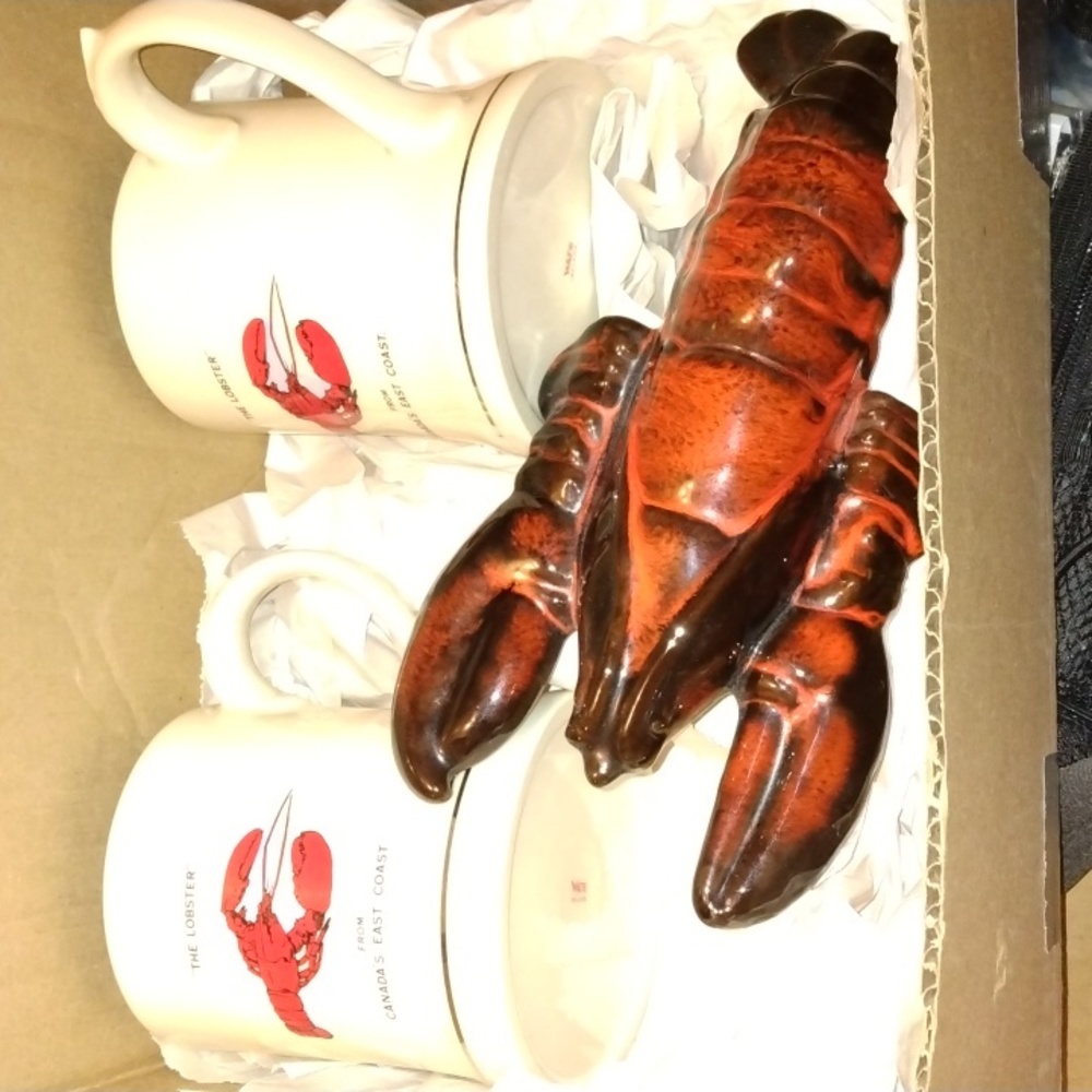 Two "The Lobster" from east coast mugs and a lobster ceramic decor New